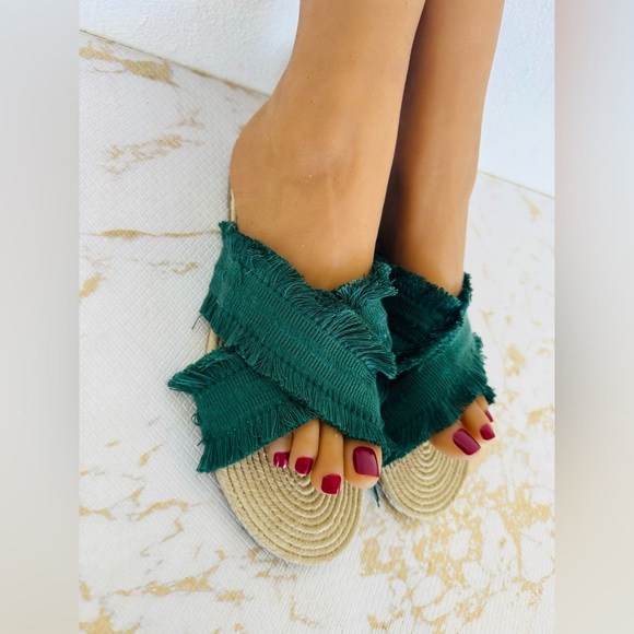 🔥🔥FINAL CLEARENCE🔥🔥 CREVO Monroe Green Frayed Slide Sandals - Picture 3 of 5